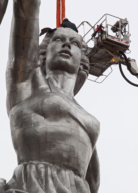 不(bù)鏽鋼雕塑